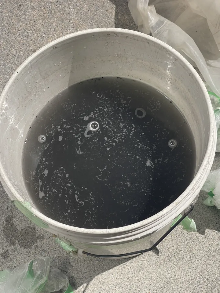 エアコンクリーニング後の汚水｜BCサービス