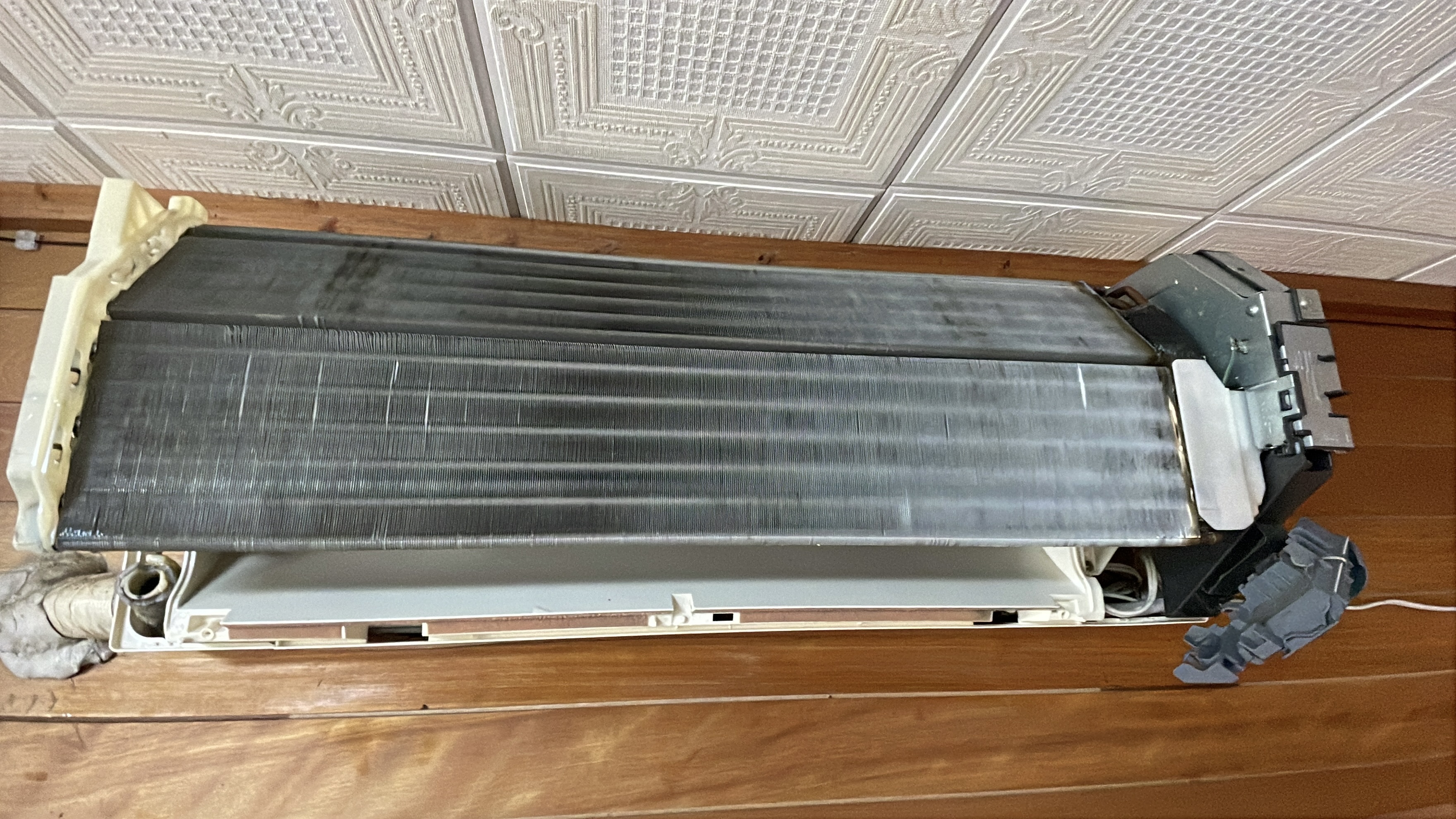 那覇市のエアコンクリーニング施工事例（洗浄後）熱交換器の改善